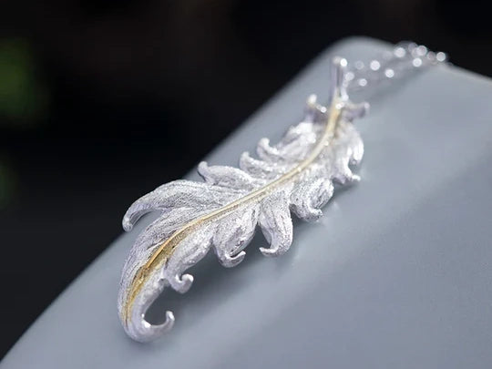 The Timeless Beauty of Feather Necklaces: A Touch of Nature and Elegance